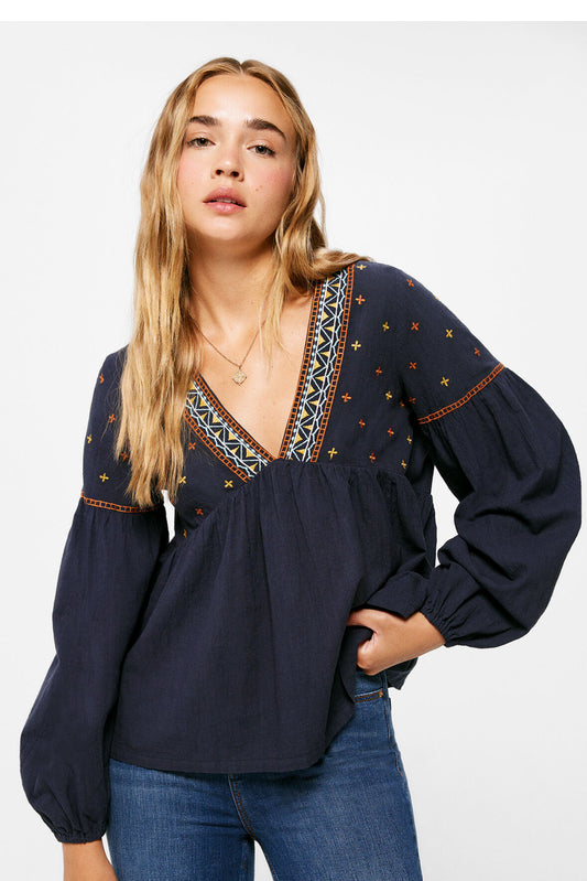 Embroidered voluminous blouse