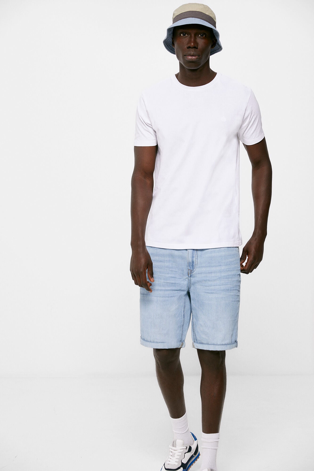 Regular fit dark wash ultra-lightweight denim Bermuda shorts