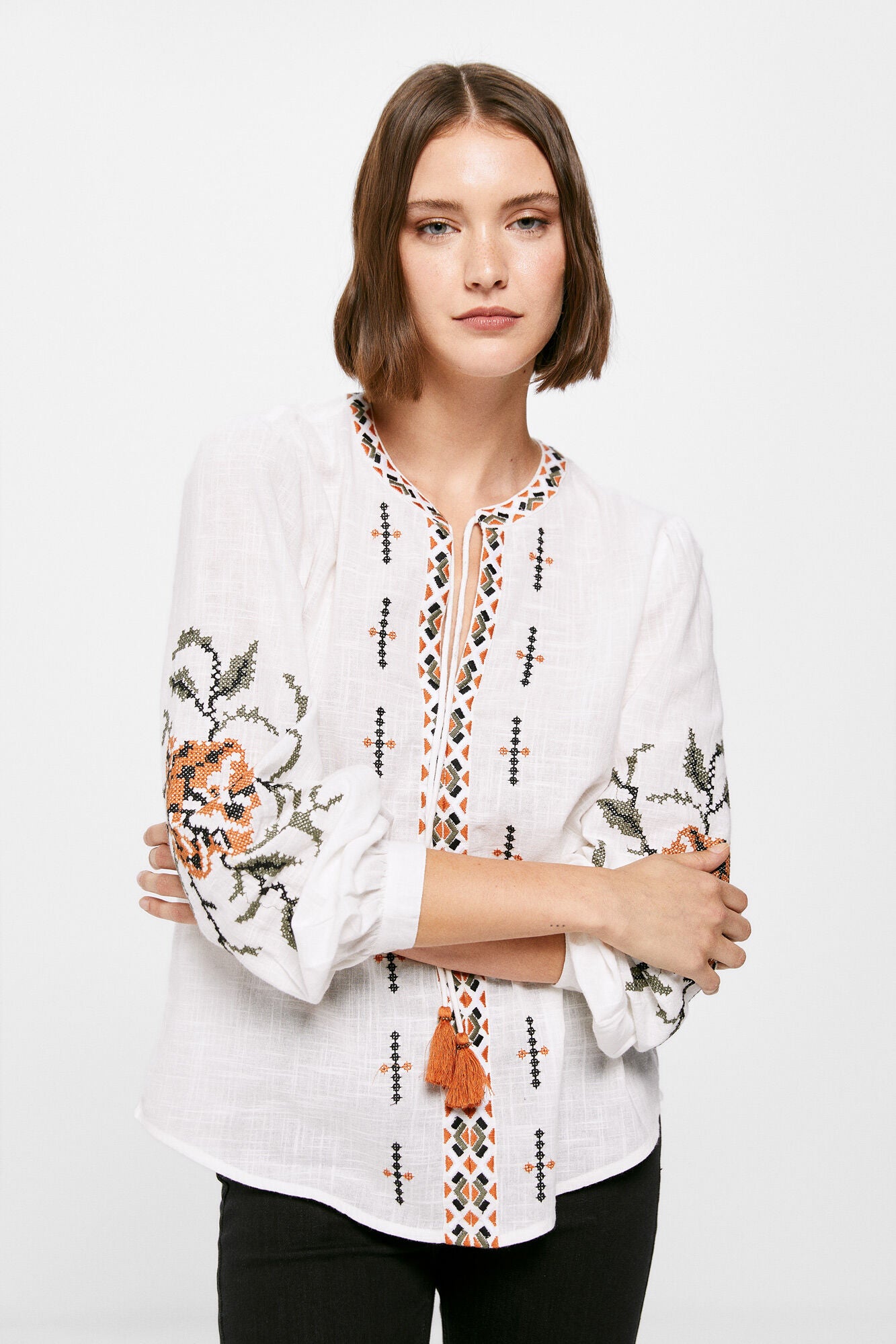 Ethnic embroidery blouse