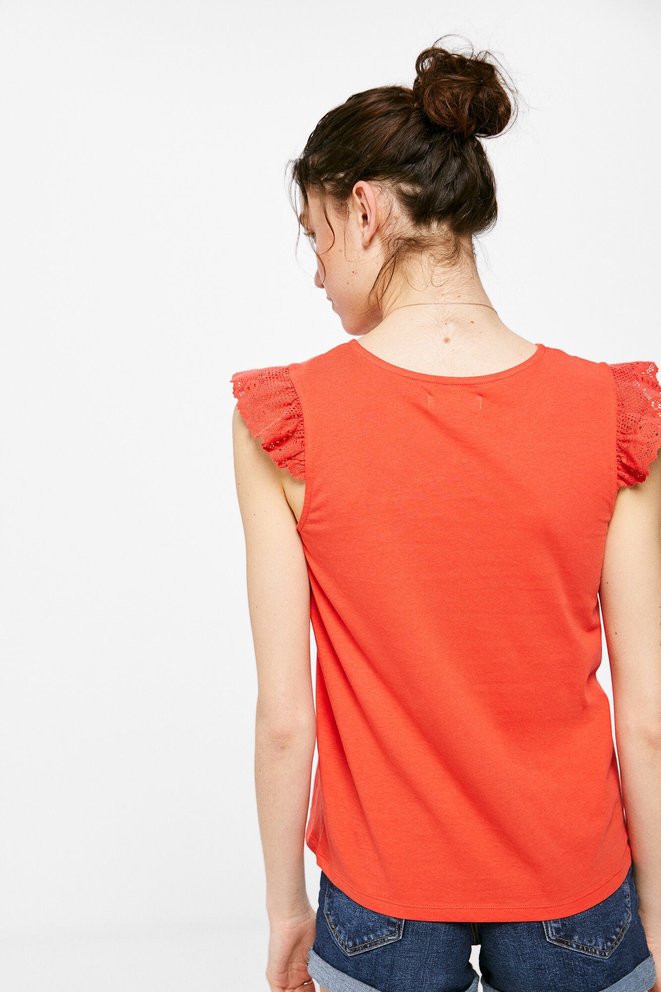 Ruffle shoulder T-shirt