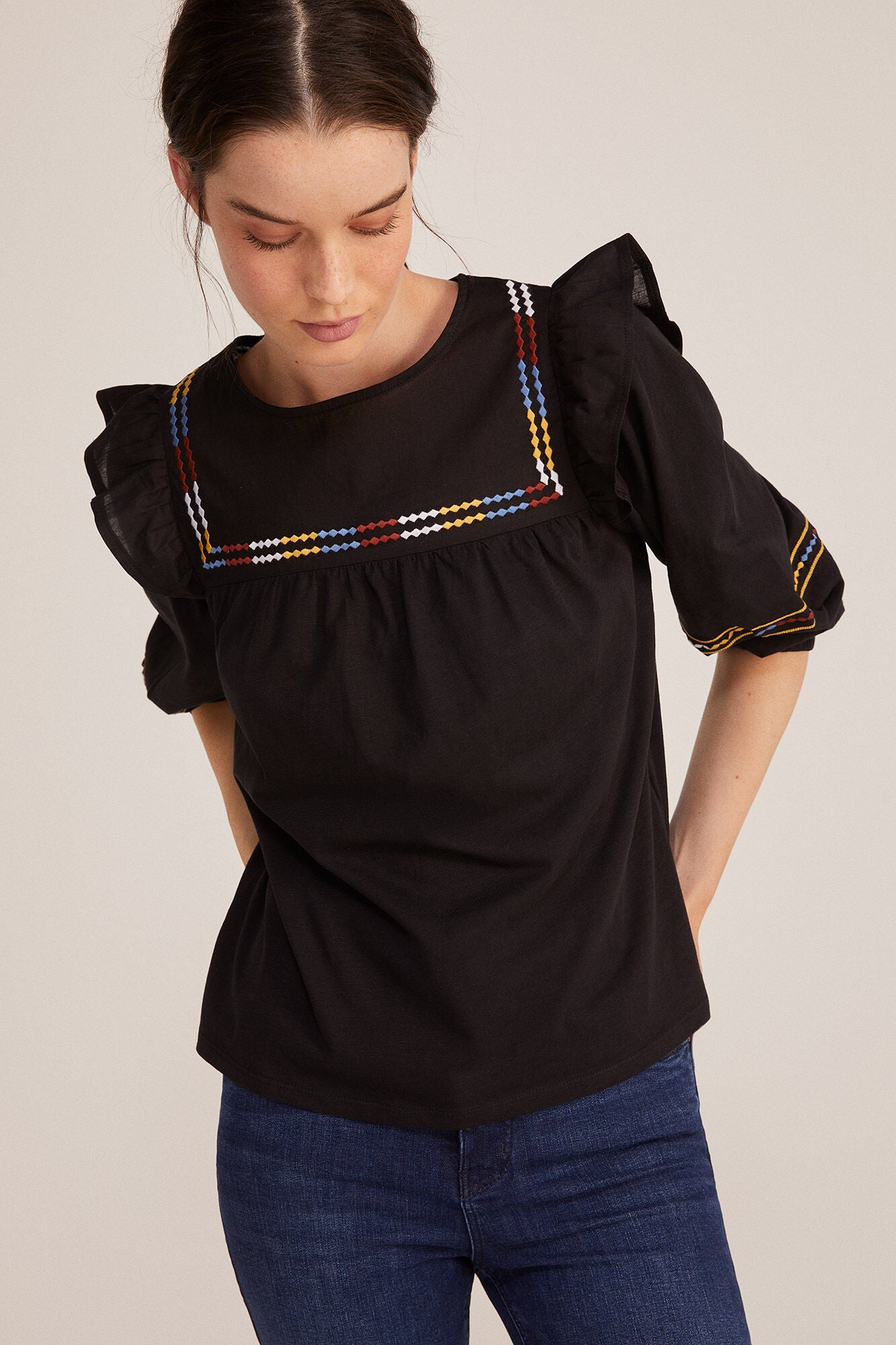 Two-material ethnic embroidery blouse