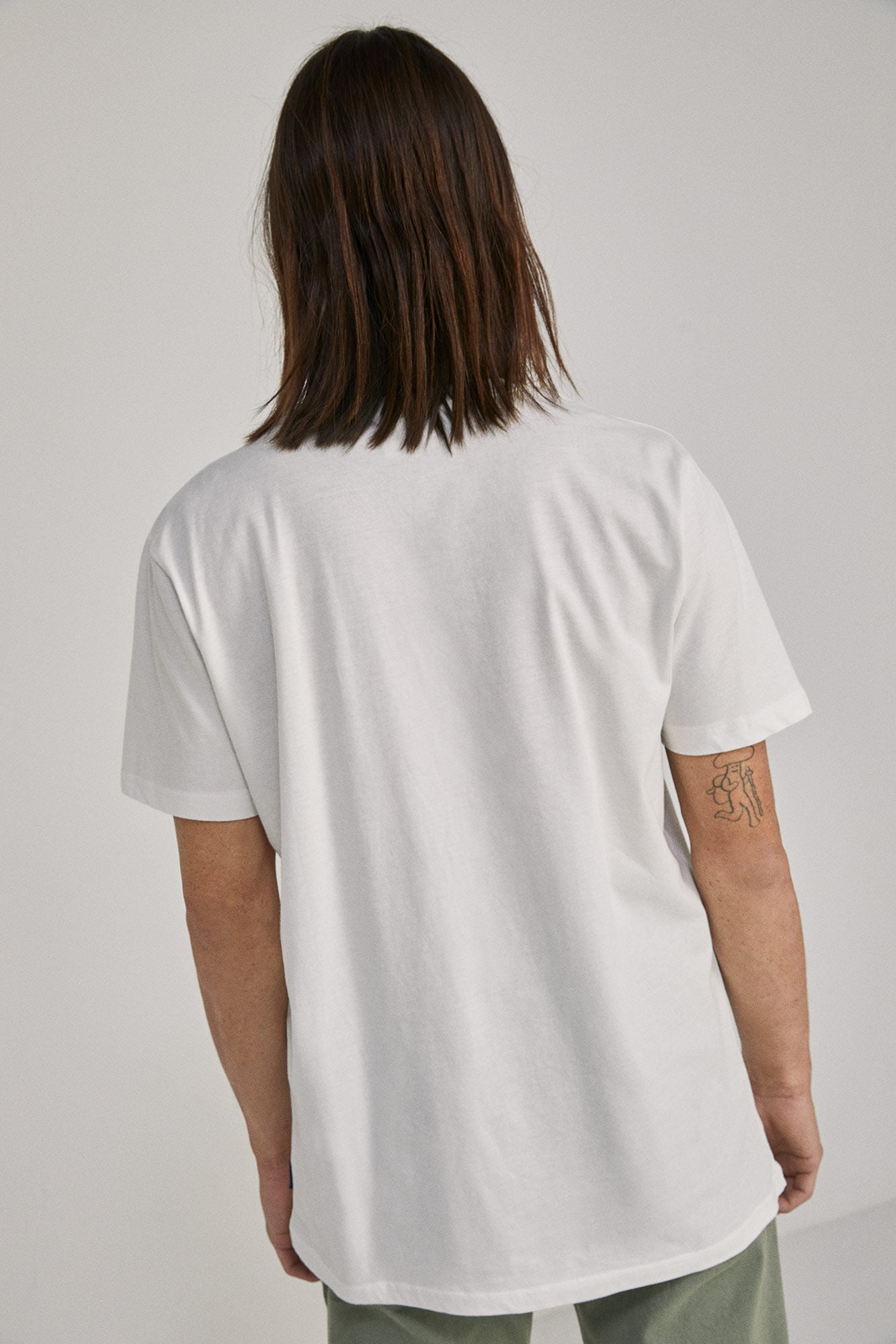 White Plain Pocket Round Neck T-shirt