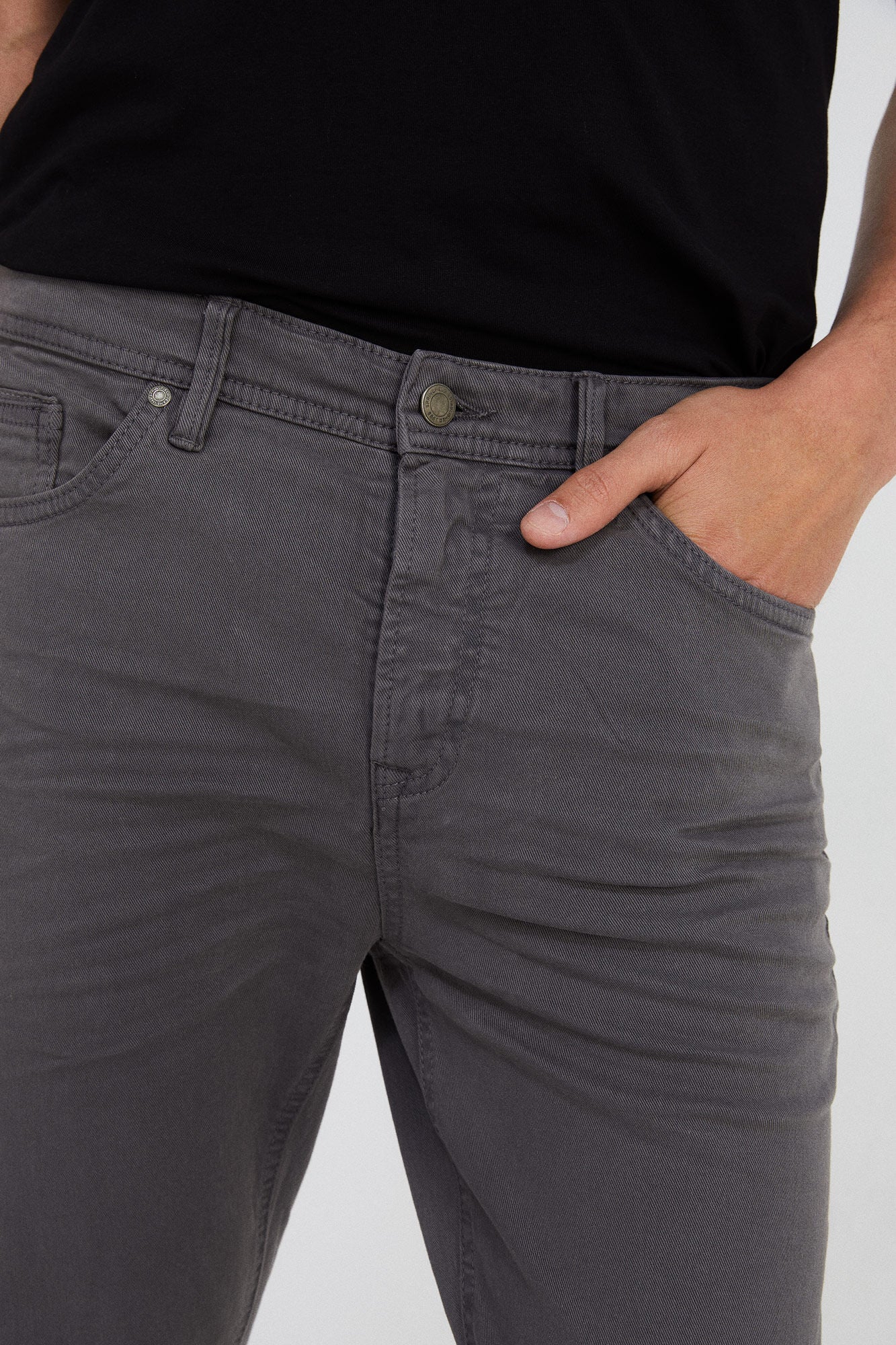 Slim fit washed 5-pocket coloured trousers