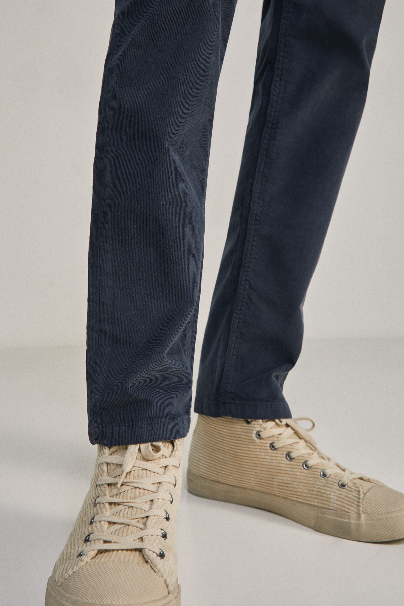 Slim washed micro corduroy 5-pocket trousers