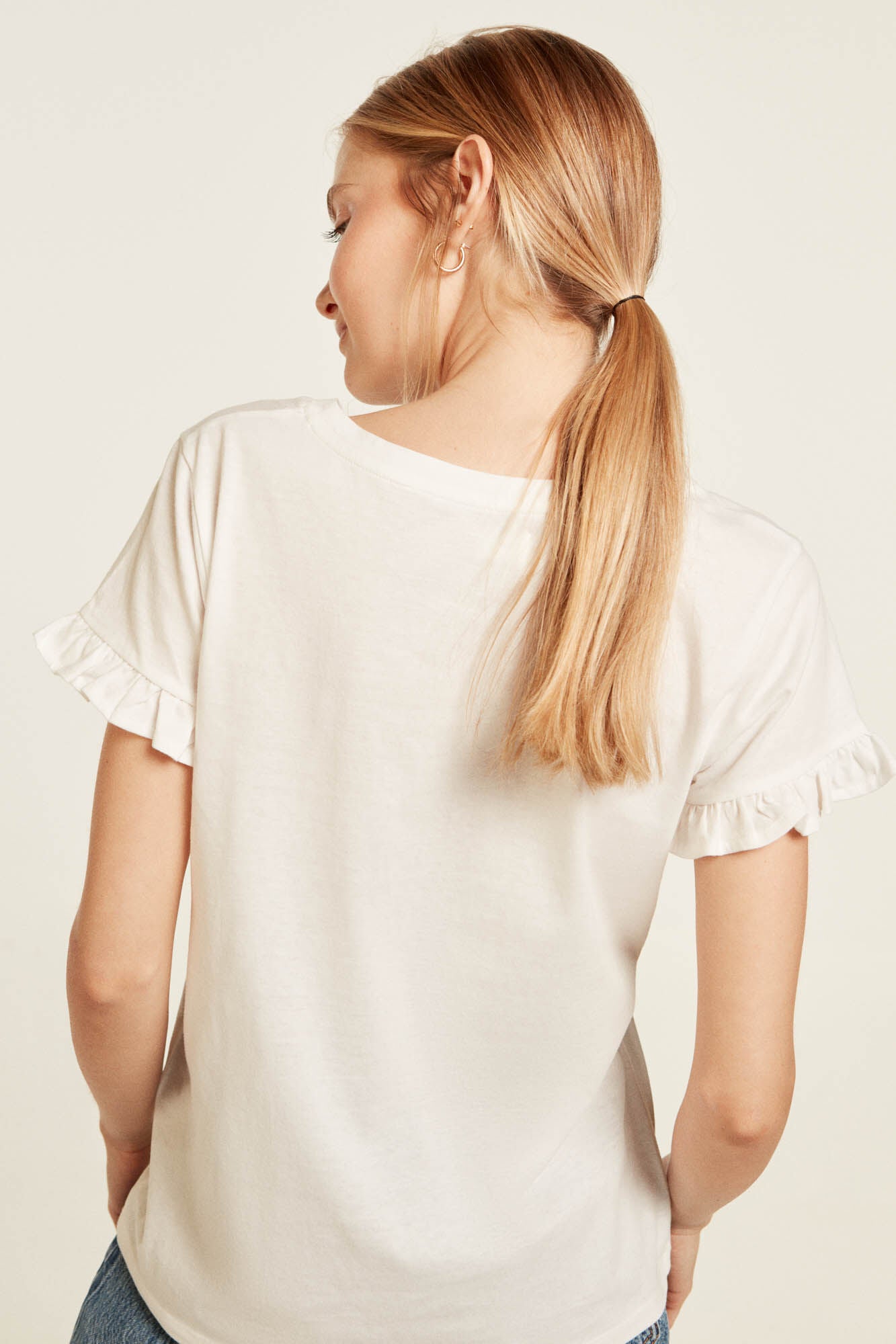 Girl embroidered T-shirt