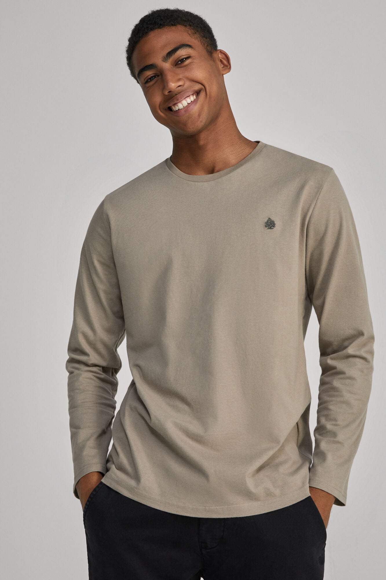 Essential long-sleeved T-shirt