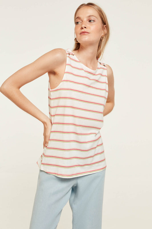 Button shoulder T-shirt